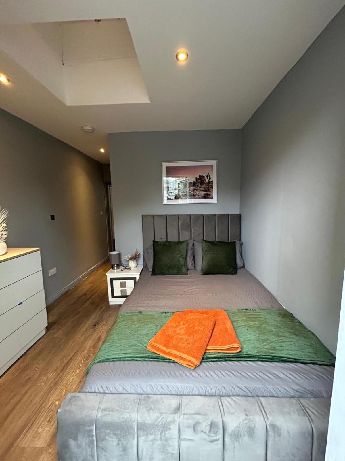 2 Bedroom Flat In Euston 2 Mins Away From Station, No Lift لندن المظهر الخارجي الصورة