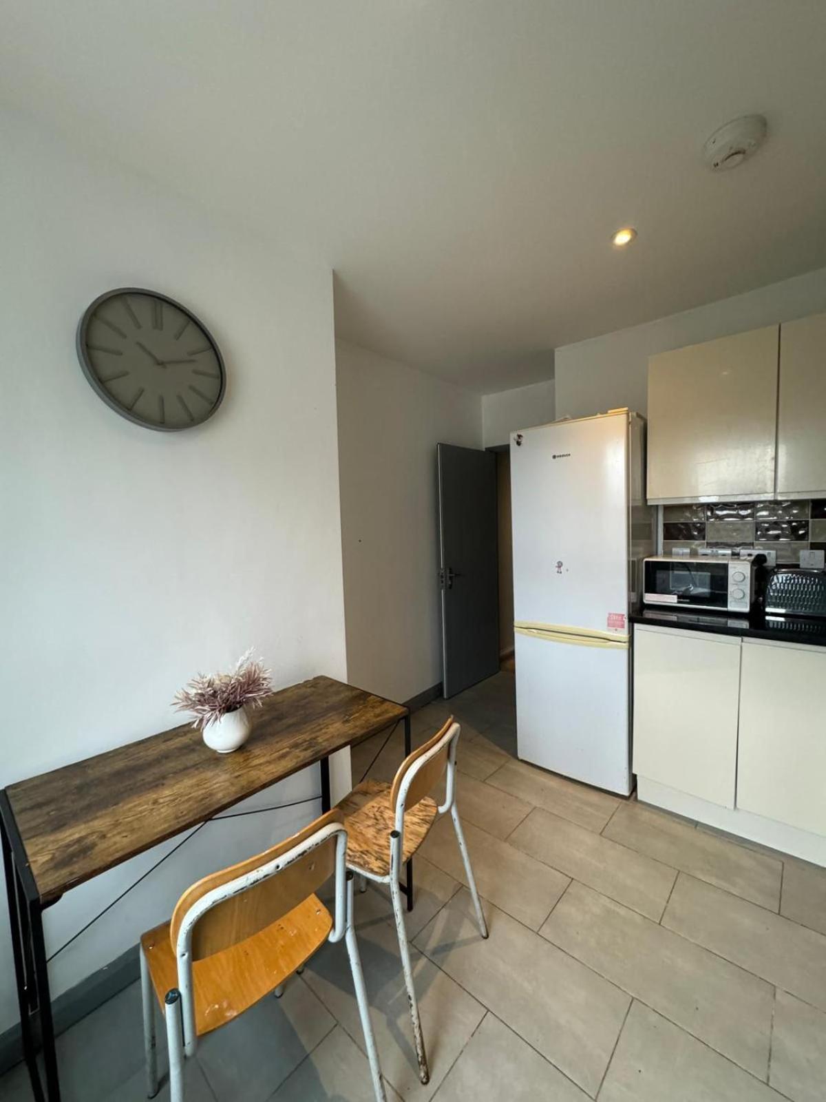 2 Bedroom Flat In Euston 2 Mins Away From Station, No Lift لندن المظهر الخارجي الصورة