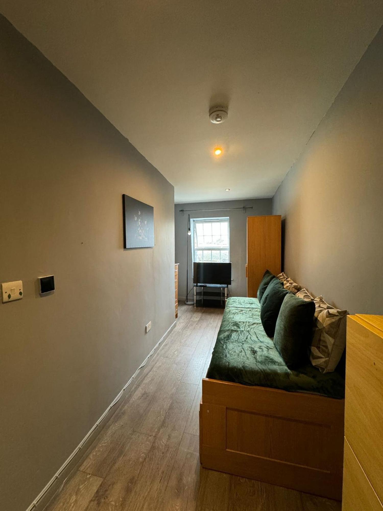 2 Bedroom Flat In Euston 2 Mins Away From Station, No Lift لندن المظهر الخارجي الصورة